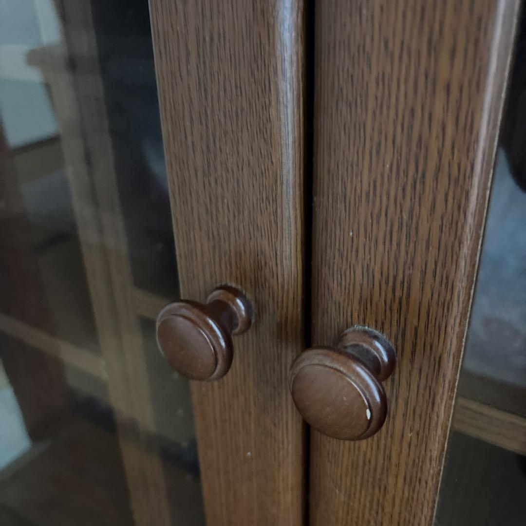 【送料込み】本棚　ガラス扉付き　内部スライド棚　棚高さ可変式