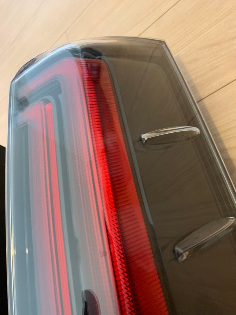 ノア 80 ZWR80W 純正LEDテールランプ 左右セット美品