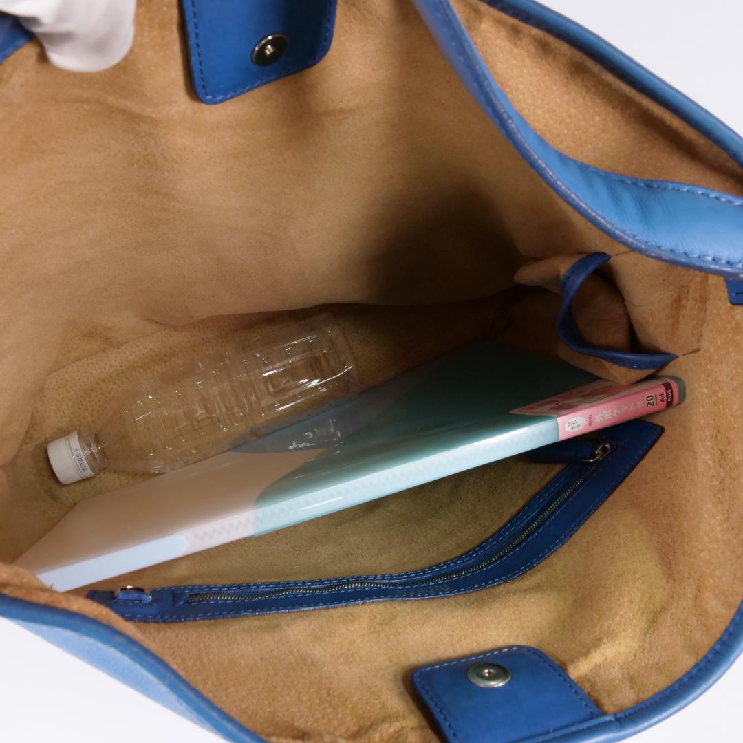 美品✨ ヒロフ レザーワンショルダーバッグ ブルー ロゴ刻印 チャーム付