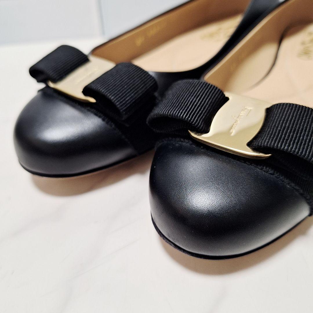 美品✨ フェラガモ ヴァリナ 25 ヴァラリボン フラットシューズ レザー 黒