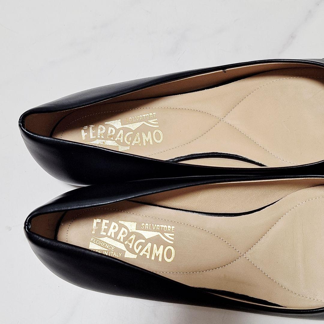 美品✨ フェラガモ ヴァリナ 25 ヴァラリボン フラットシューズ レザー 黒
