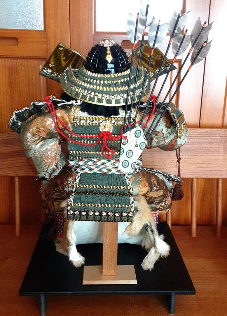 紫峰作 鎧着武者人形 子供大将飾 五月人形 12号 彫金仕上　箱付