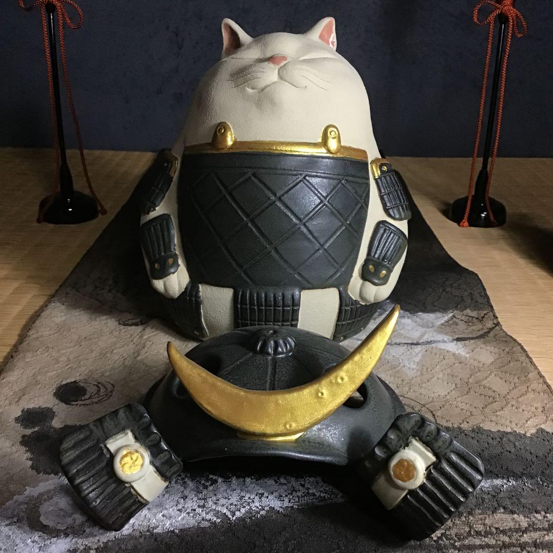 ねこ武将∠(｀∇´)ゝ　まる白猫　黒甲冑　黒兜(伊達形) 大一点のみ