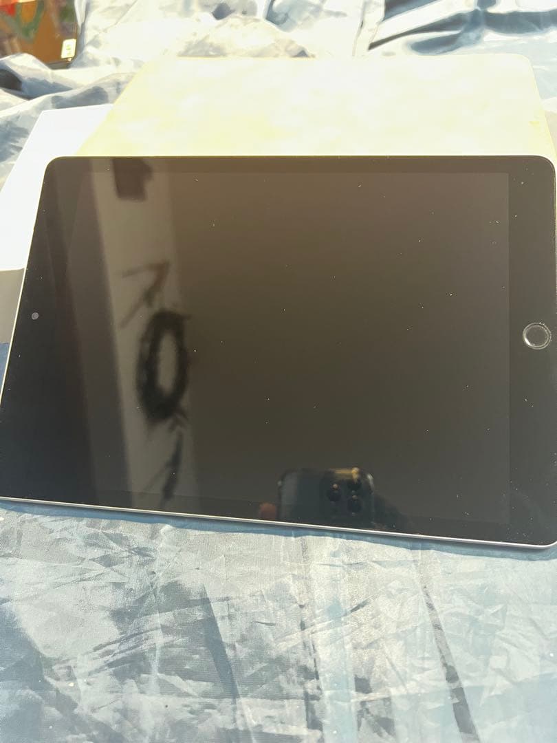 Apple iPad 第９世代　シルバー 本体 箱、充電アダプター付き