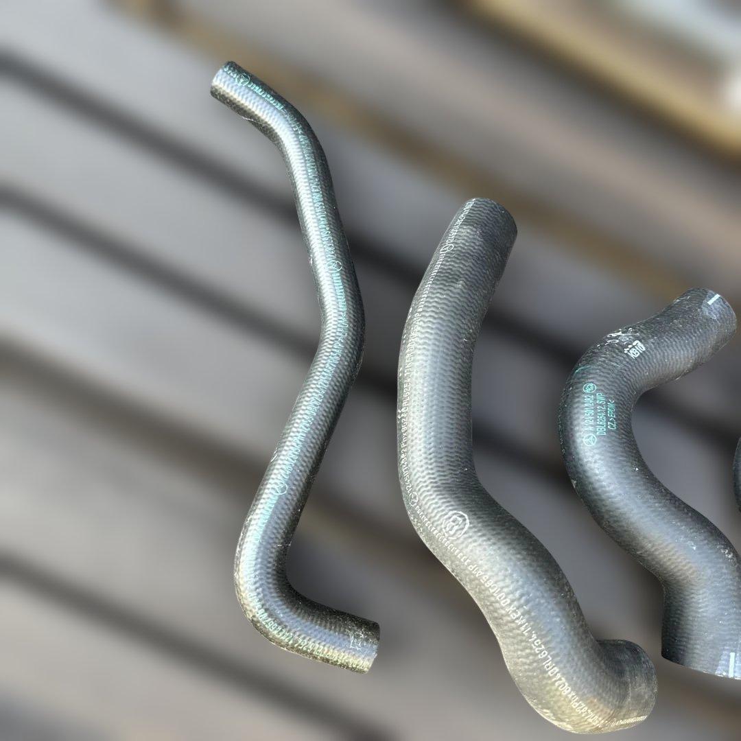 メルセデスベンツ部品　多分w124の500Ｅ用のホース類一式４点セット　未使用品