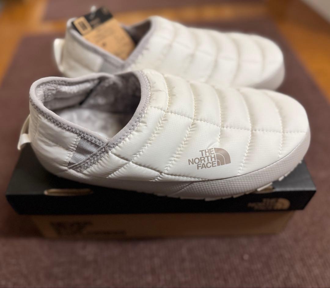 【新品未使用】ノースフェイス　ウィメンズ サーモボール トラクション ミュール５