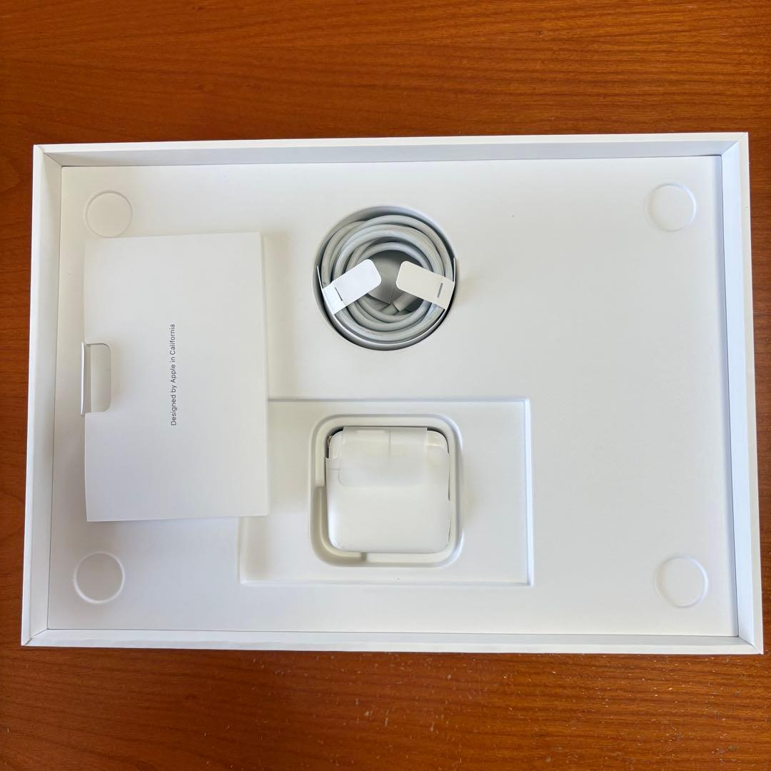 【美品】MacBook Air（13-inch,2020）8GB/256GB