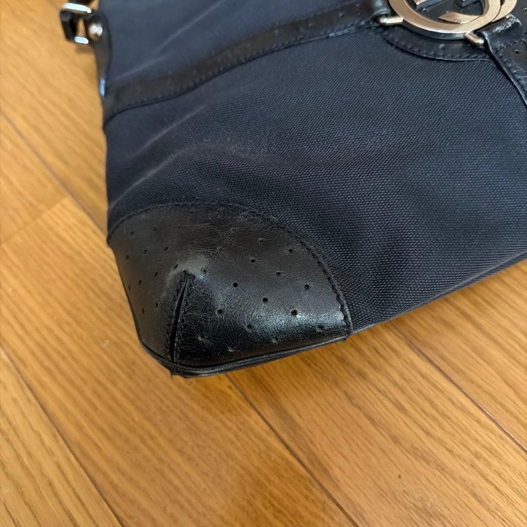 Gucci ブラック ハンドバッグ GGロゴ