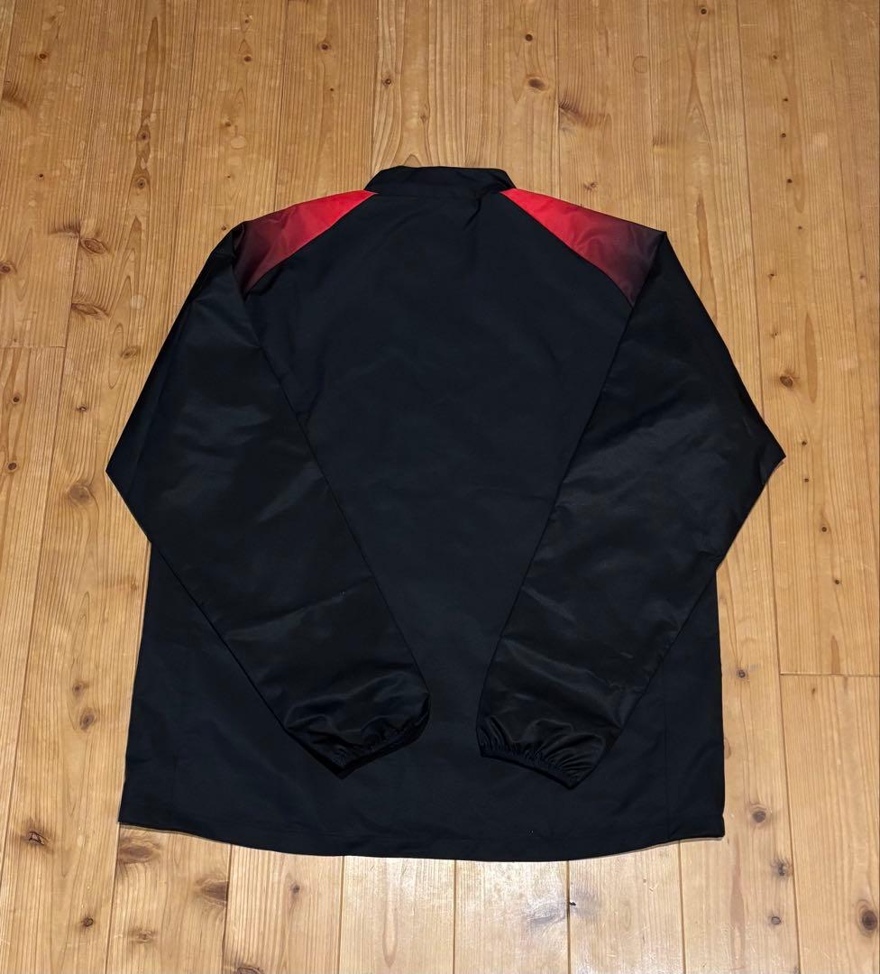 よ*ん様 新品！コンサドーレ札幌Mizuno フルジップジャケット L 黒/赤