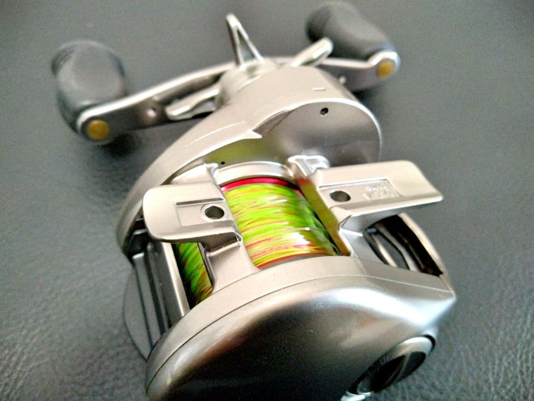 【美品特価】ダイワAGGREST 100SH右巻き ベイトリール鯛ラバラバージグ