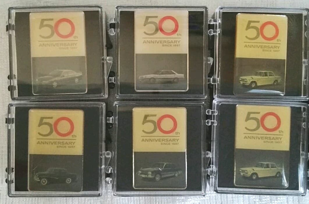 日産スカイライン 50周年記念　ピンバッジ&カード