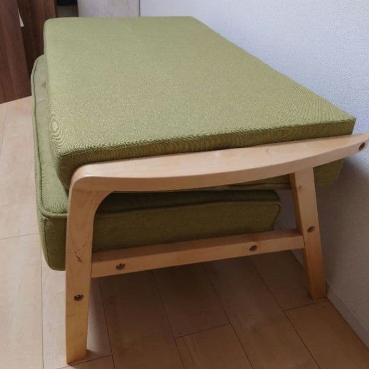 美品 ニトリ　2人掛け 天然木フレームのコンパクトソファ 手渡し、7800円