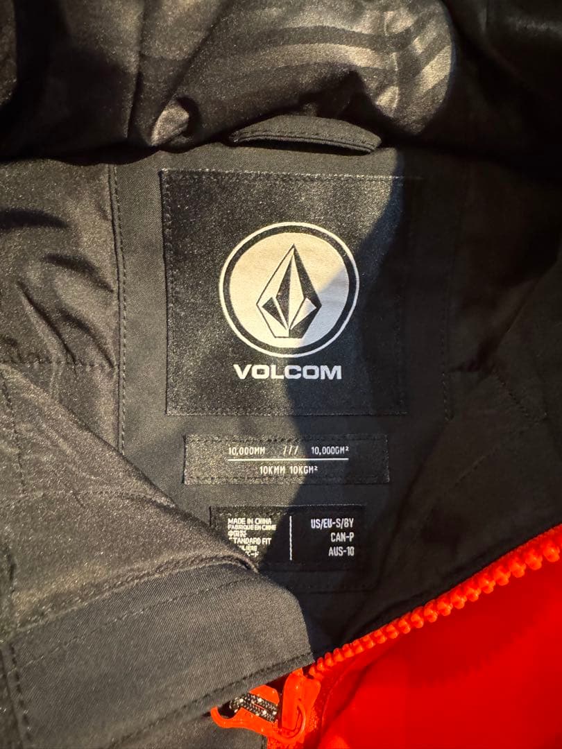 着用1回　volcom キッズウエア　上下セット　sizeS(10)