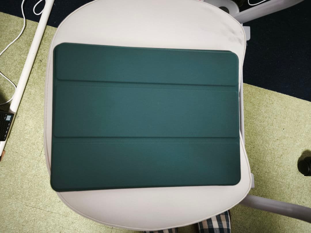 【美品】iPad 第6世代 128GB Wi-Fiモデル カバー付