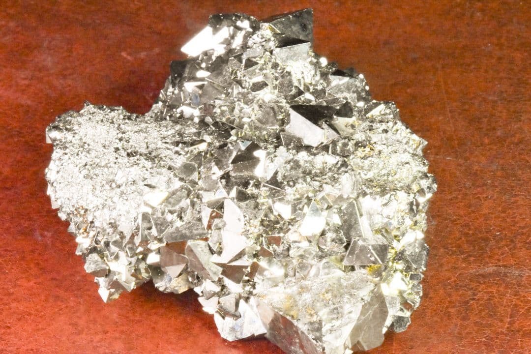 ペルー ワンサラ鉱山産 八面体パイライトB-01