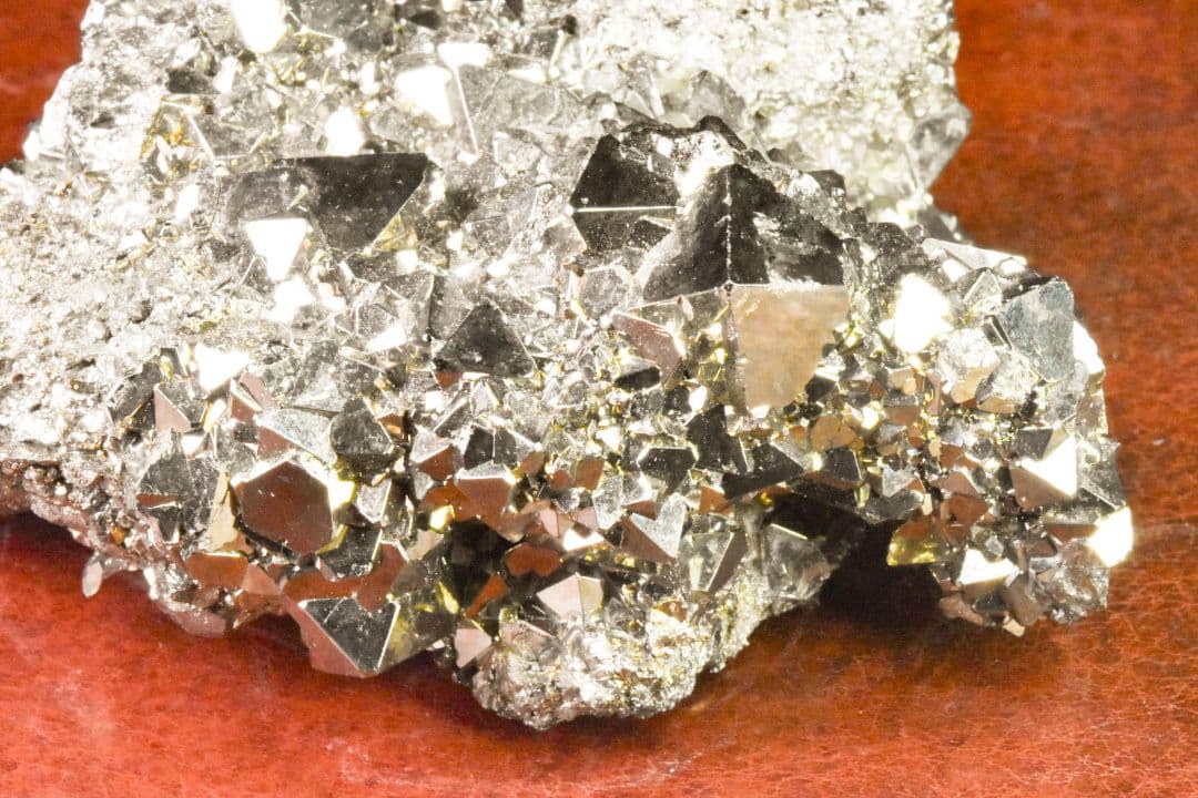 ペルー ワンサラ鉱山産 八面体パイライトB-01