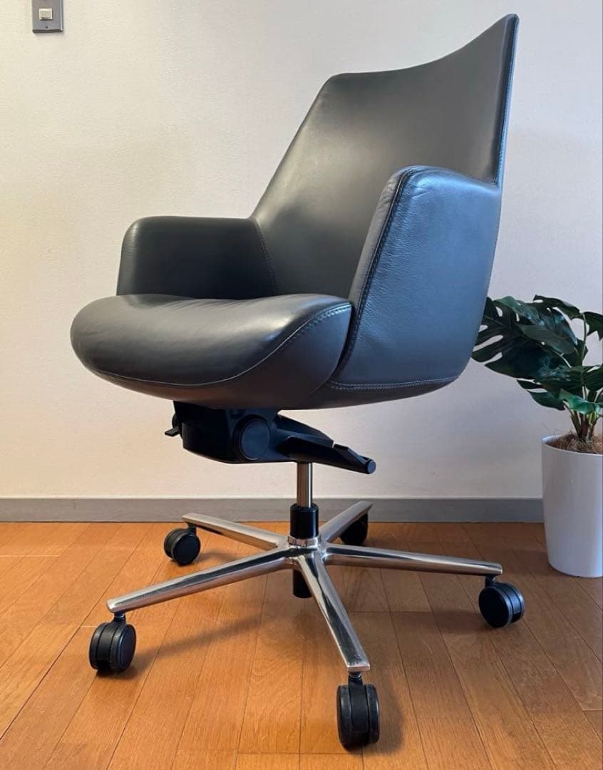 キールハワー　CONA 本革デスクチェア　総革　モダン　ミッドセンチュリー