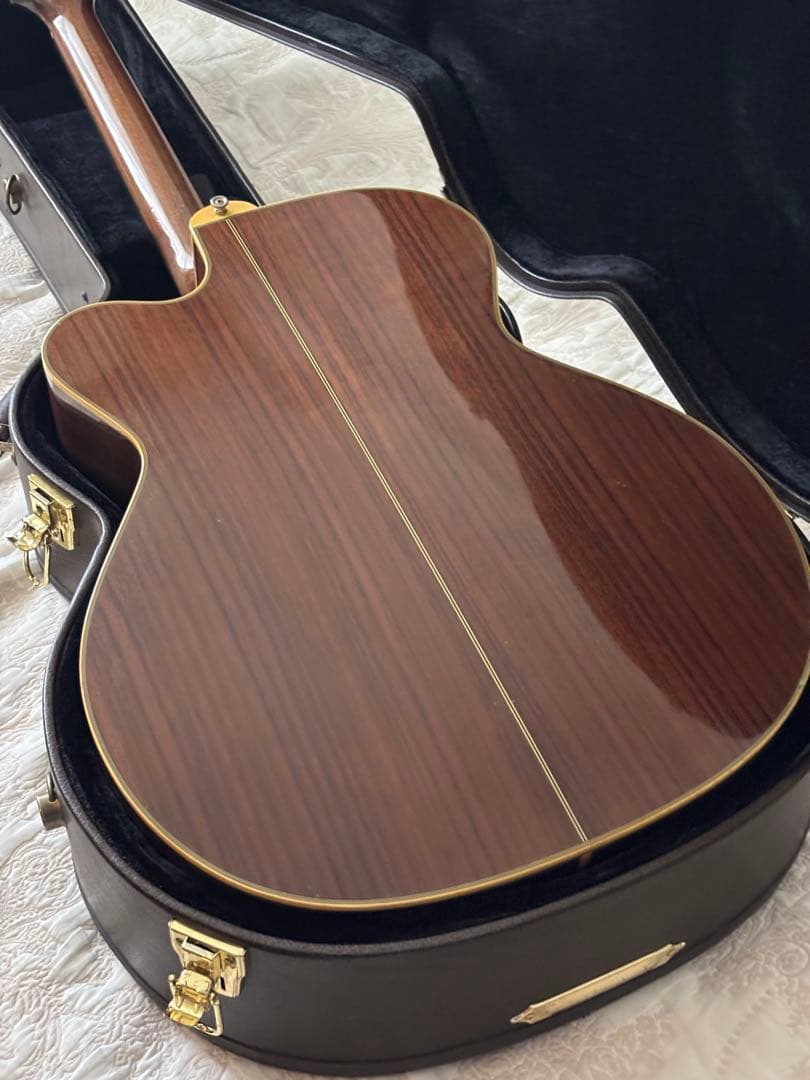 TAKAMINE DSP015TBS エレアコ ボディにでかい傷 長渕剛モデル？