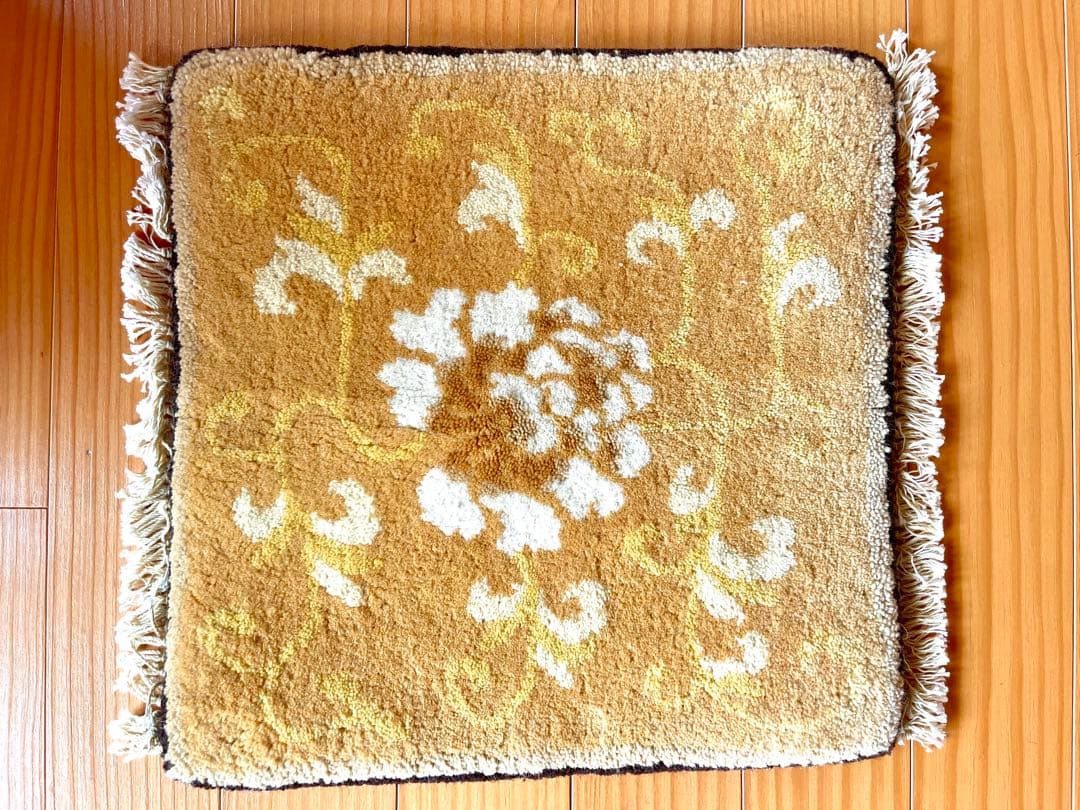 【未使用品】MUNI CARPETS チェアラグ　〜牡丹唐草〜