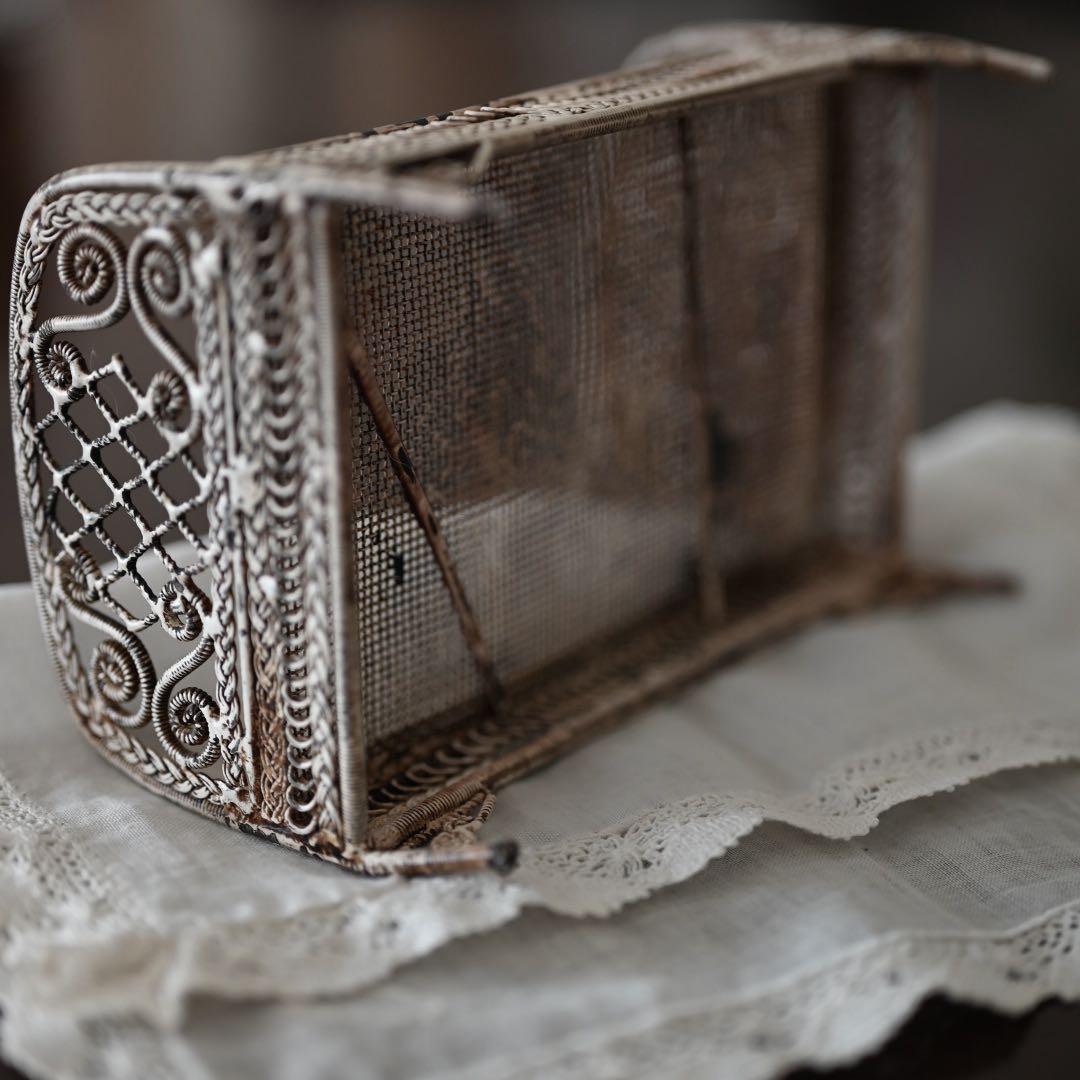 フランスアンティーク　小さなテディベアとベッド