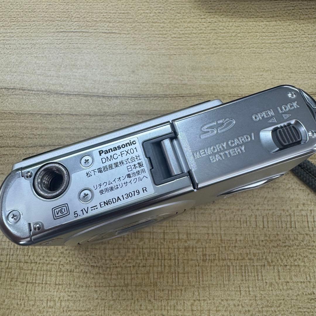 美品✨Panasonic LUMIX DMC-FX01 デジタルカメラ