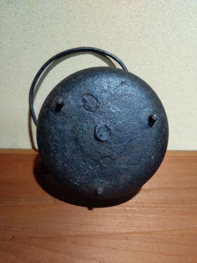 鉄の古民具 古鉄三足付 湯釜 鉄瓶 ヤカン 水注