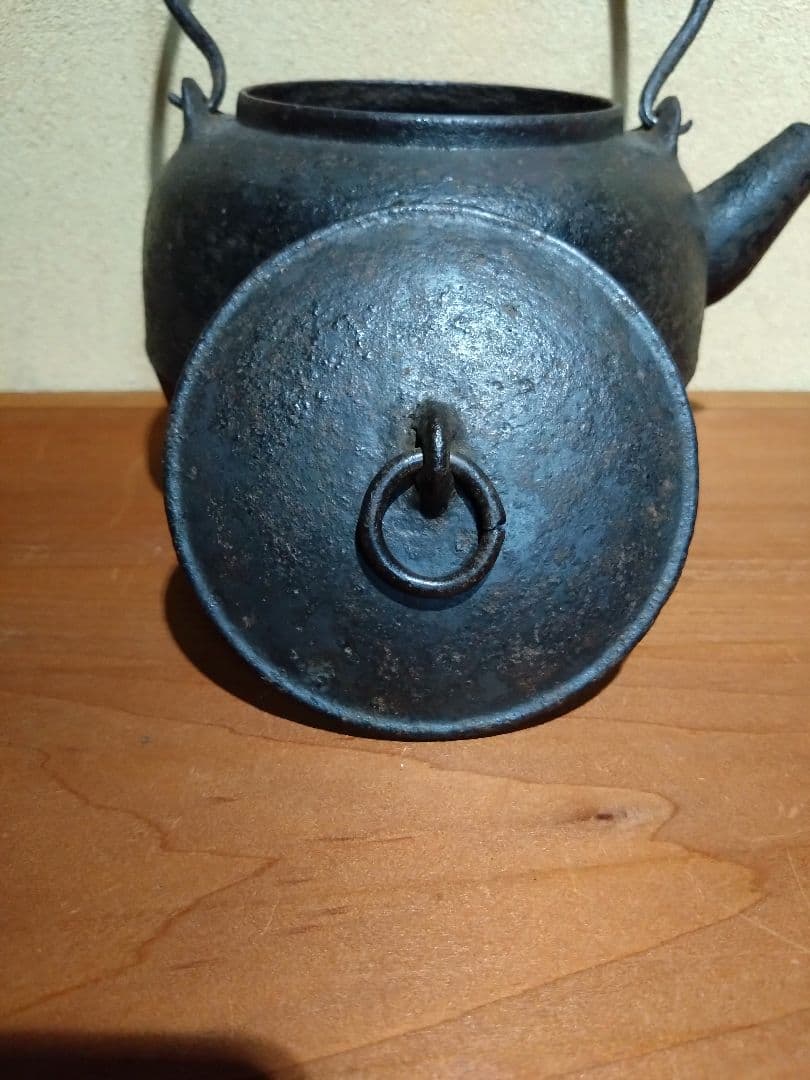 鉄の古民具 古鉄三足付 湯釜 鉄瓶 ヤカン 水注