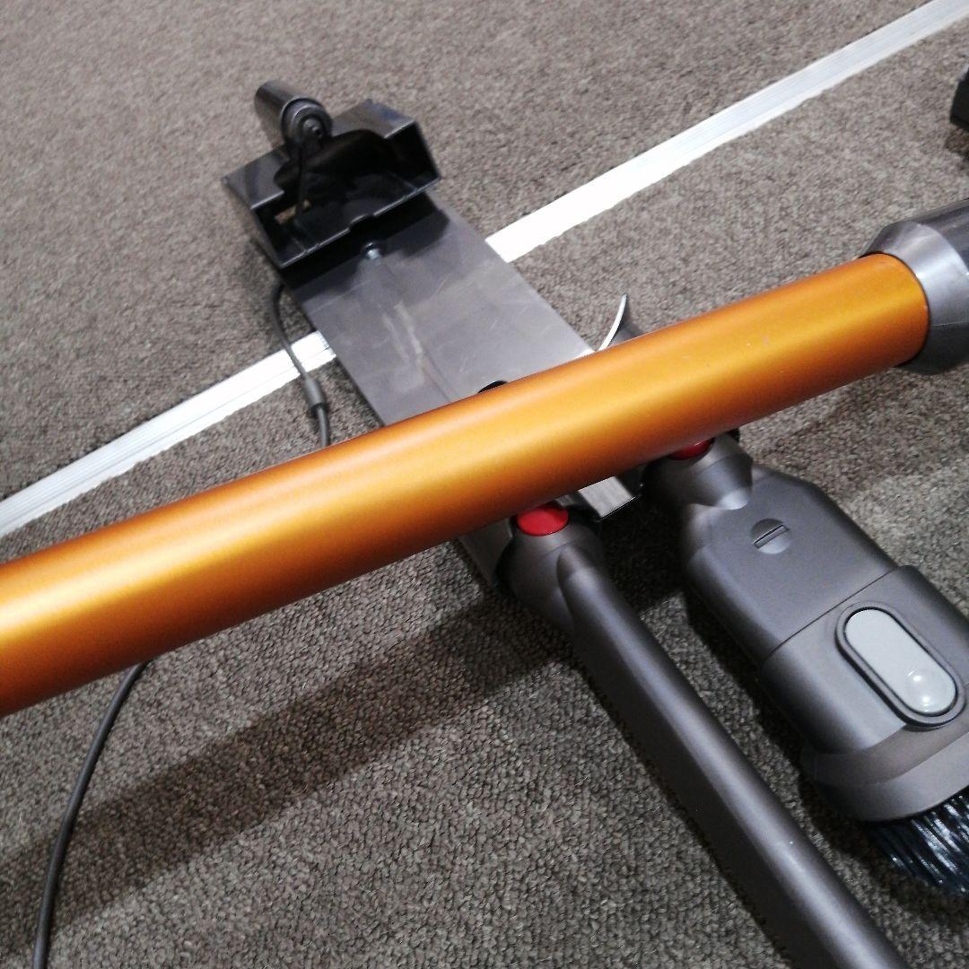 R*u様 Dyson V8 sv11　スティッククリーナー 本体 実動完品❤　送