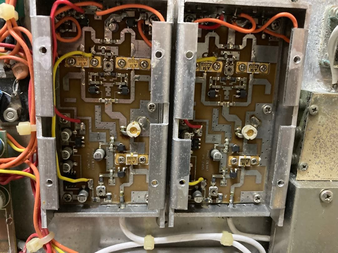 2400MHzアンテナ直下型リニアアンプ（ジャンク）