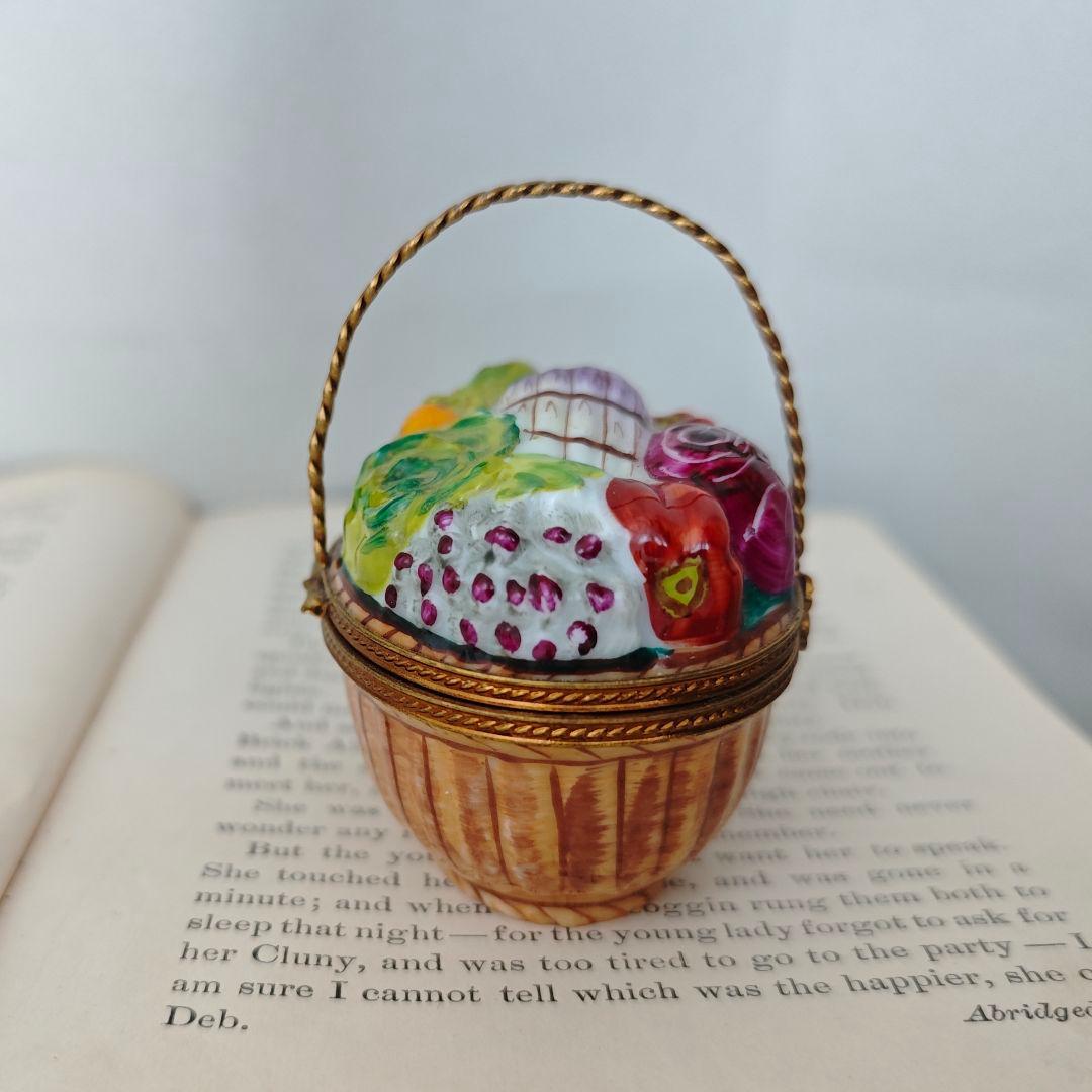 リモージュボックス　野菜いっぱいのバスケット　フランス製　小物入れ　ミニチュア