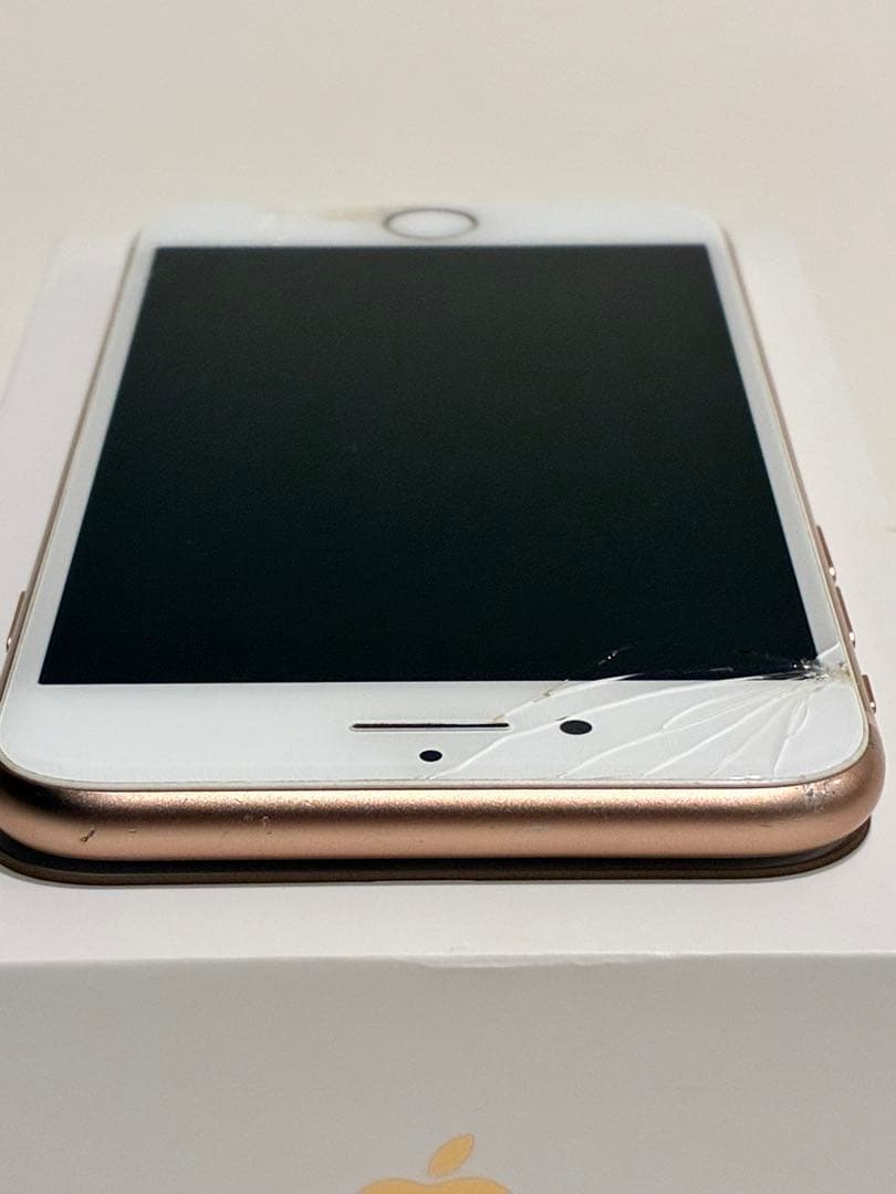 iPhone8 64GBゴールド 、画面、背面にひびあり