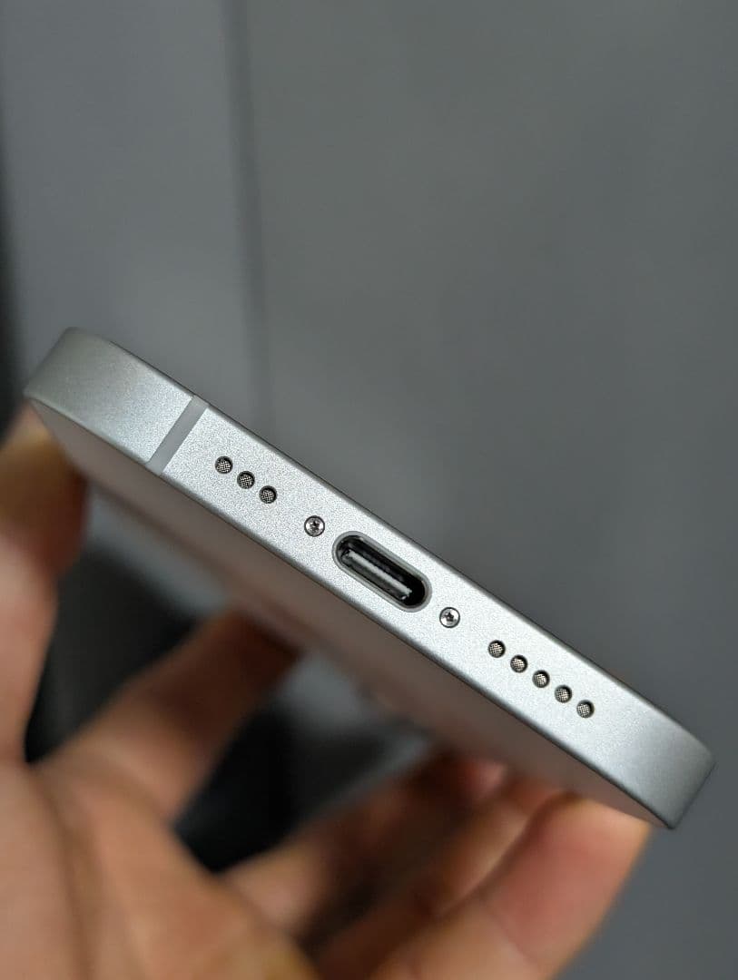 バッテリー容量100%iPhone 16e 128GB国内版