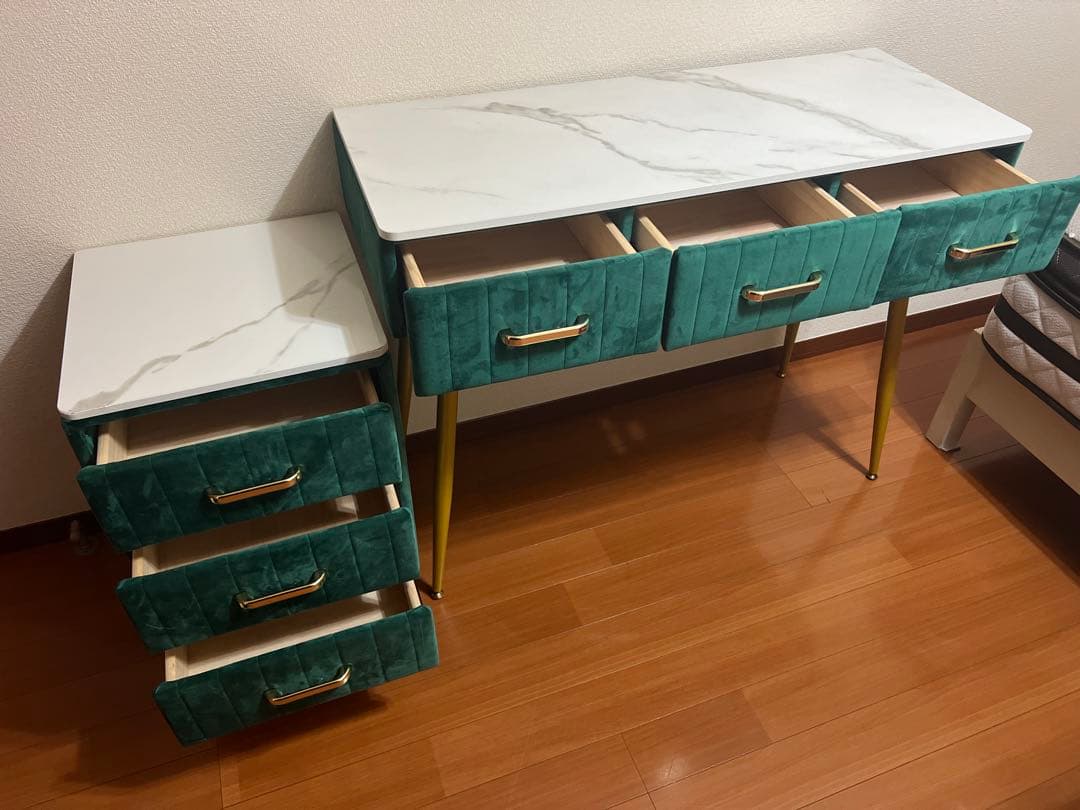 モダンなグリーンのドレッサー＆チェスト セット