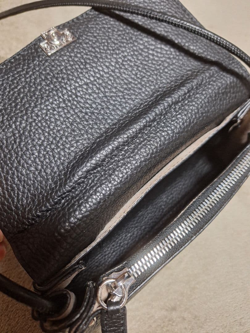 IACUCCI ブラック レザー ショルダーバッグ