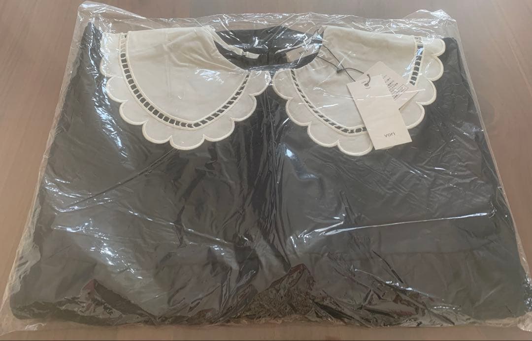 yori ヨリ スカラップカラーフレアカットブラウス　ネイビー