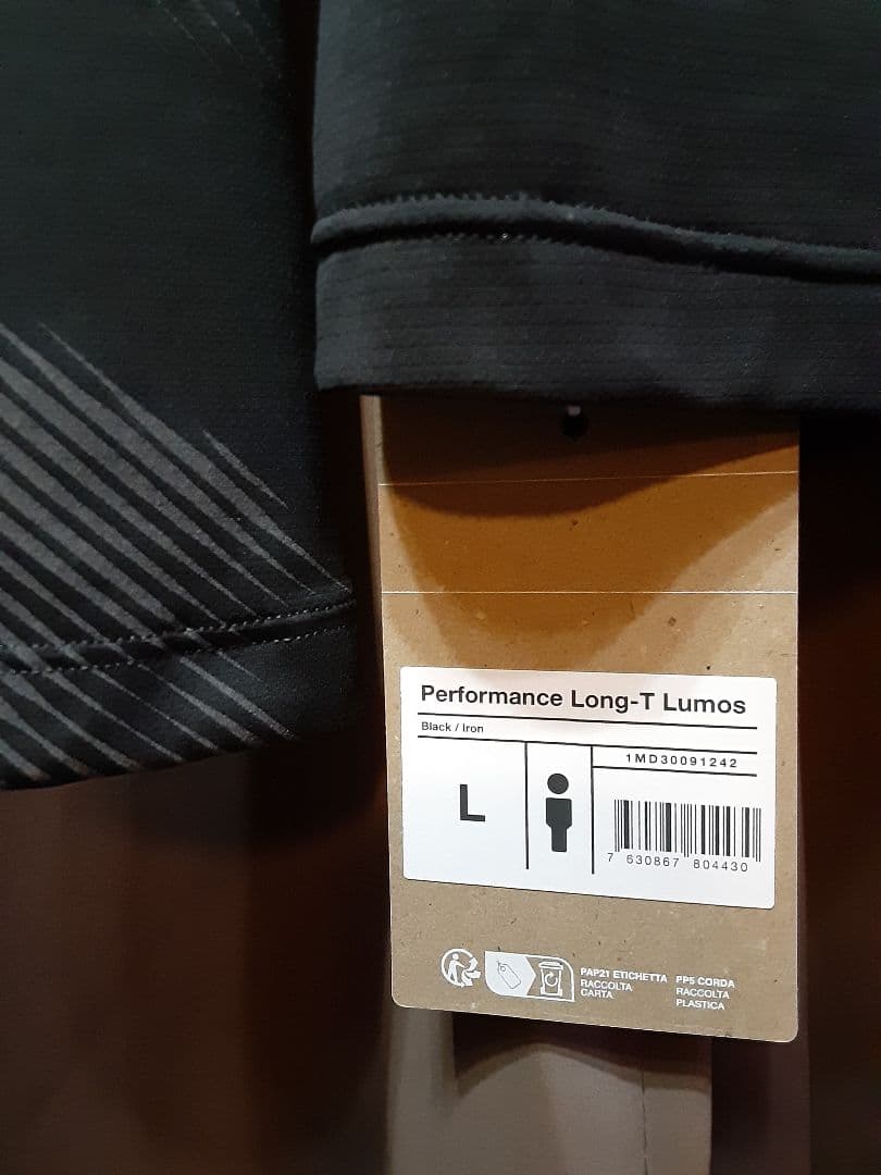 新品未使用 On オン Performance Long-T Lumos