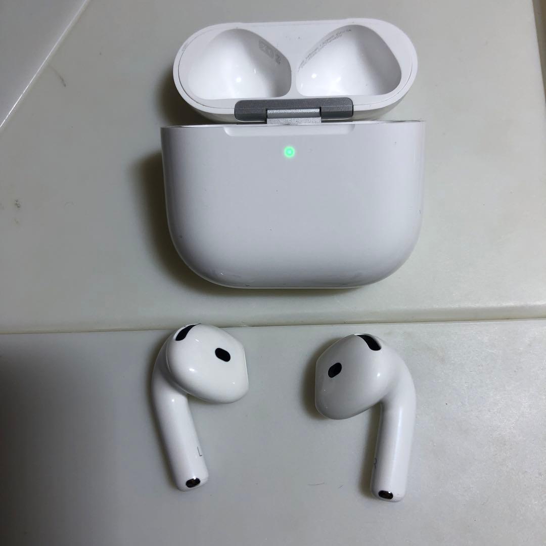 Apple AirPods 第4世代　ノイズキャンセリング付き なし