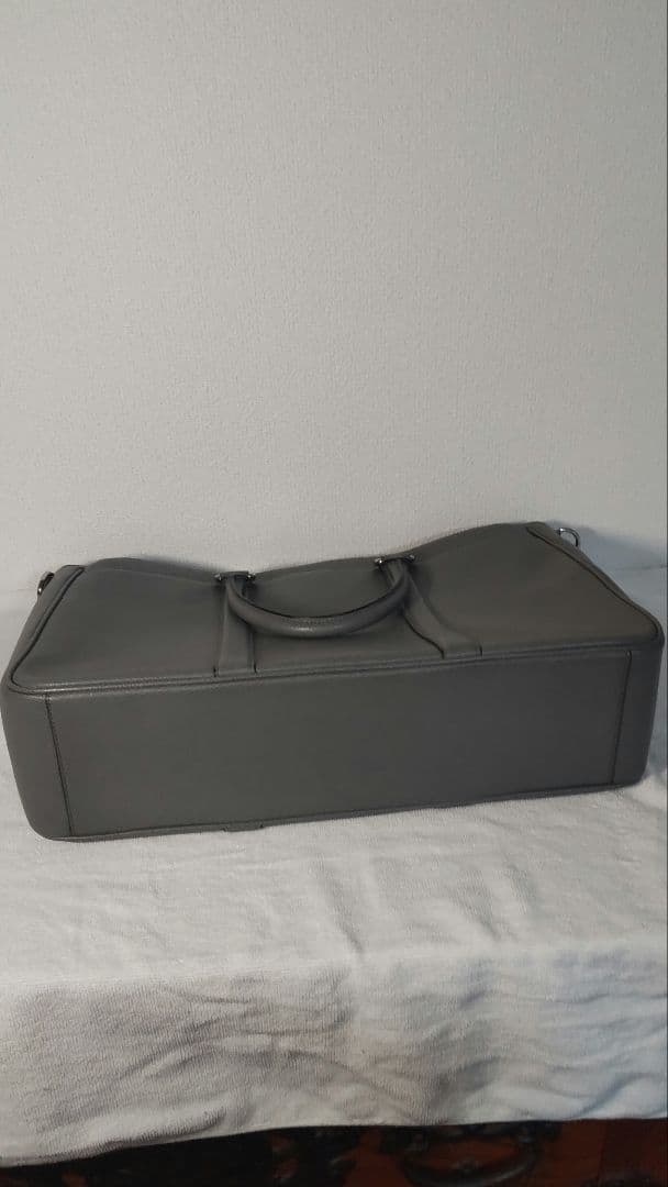 ライトグレー レザー ビジネスバッグ