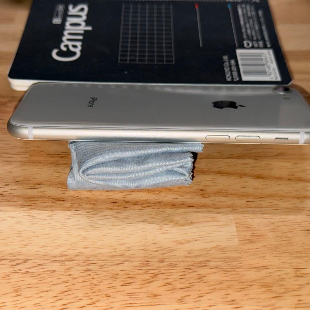 iPhone 8 64GB シルバー SIMフリー (本体のみ)