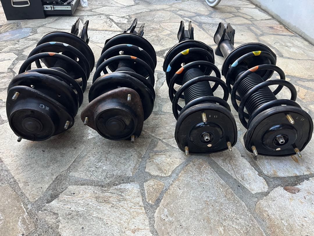 スバル　フォレスター　sg5 純正サスペンション