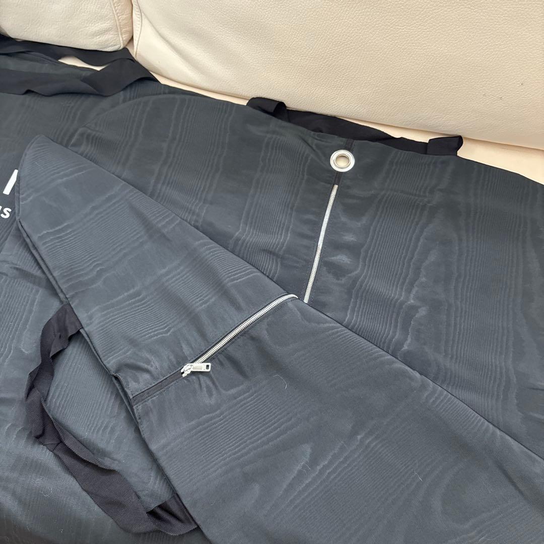 美品　セリーヌ　ブラック トラベル ガーメントバッグ \"ラージ\" (右側のもの)