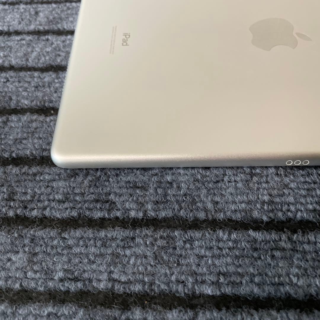 103 iPad 8世代 32GB SIMフリー シルバー
