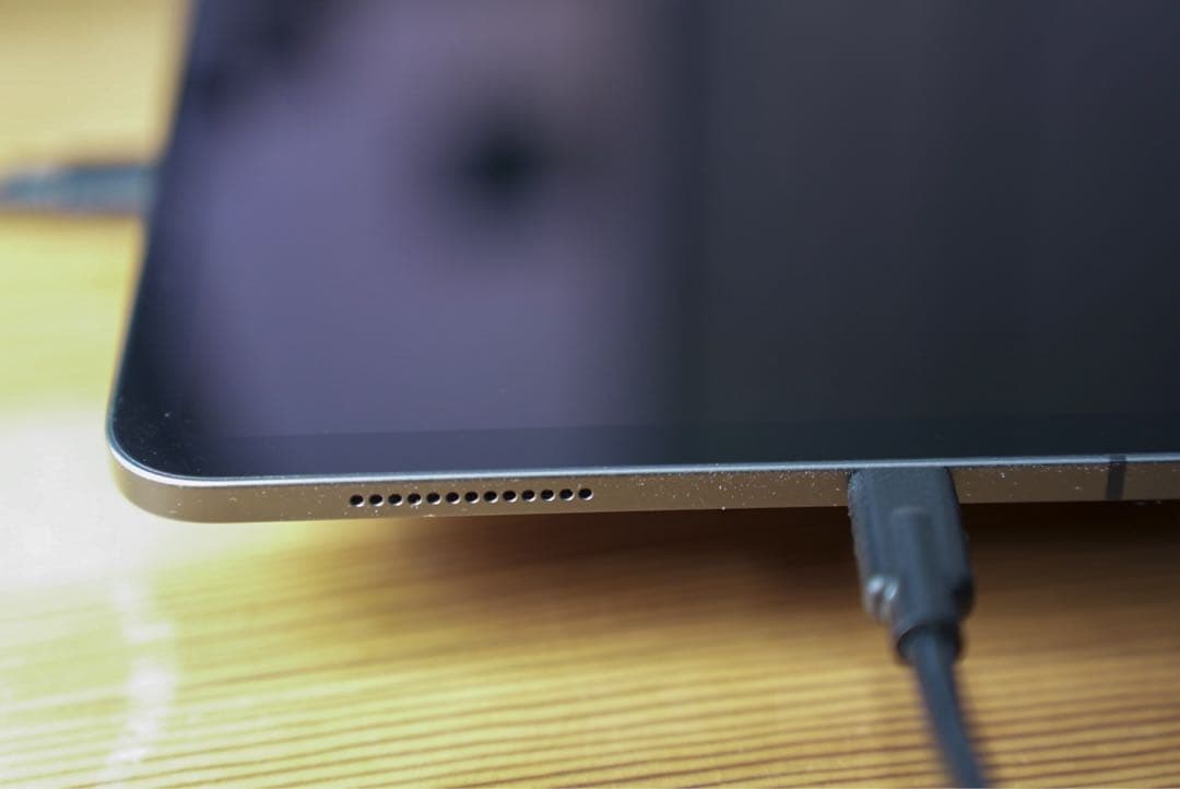 【美品】iPad Pro 11 第2世代 256GB SIMフリースペースグレイ