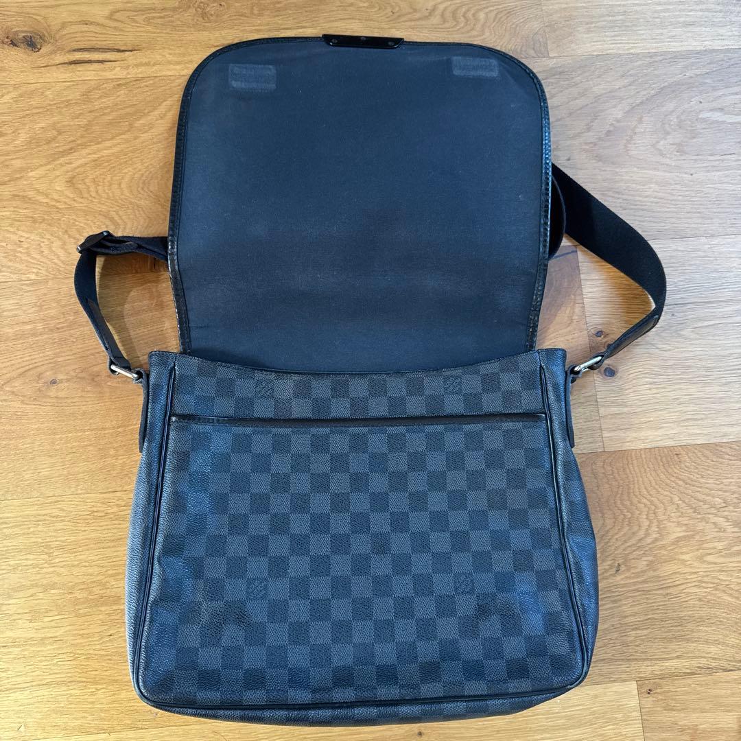 値下げ・ルイヴィトンダミエ　レザー メッセンジャーバッグ