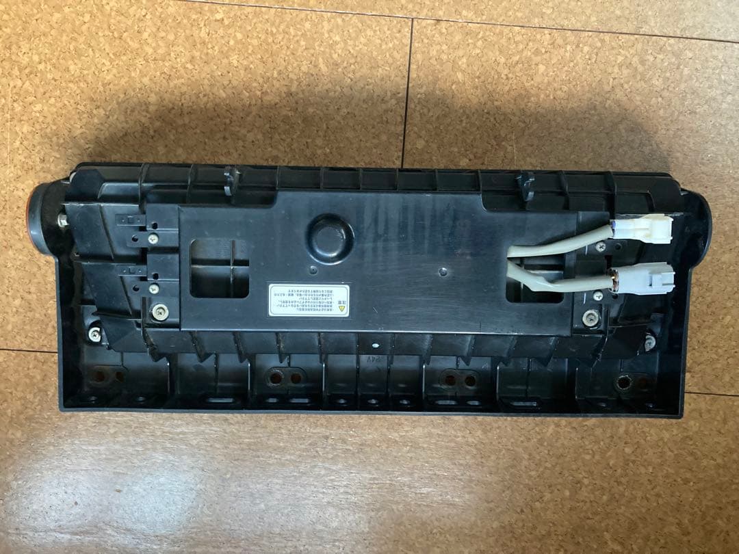 KOITO トラック用オールLEDリアコンビネーションランプ　3連タイプ　左のみ