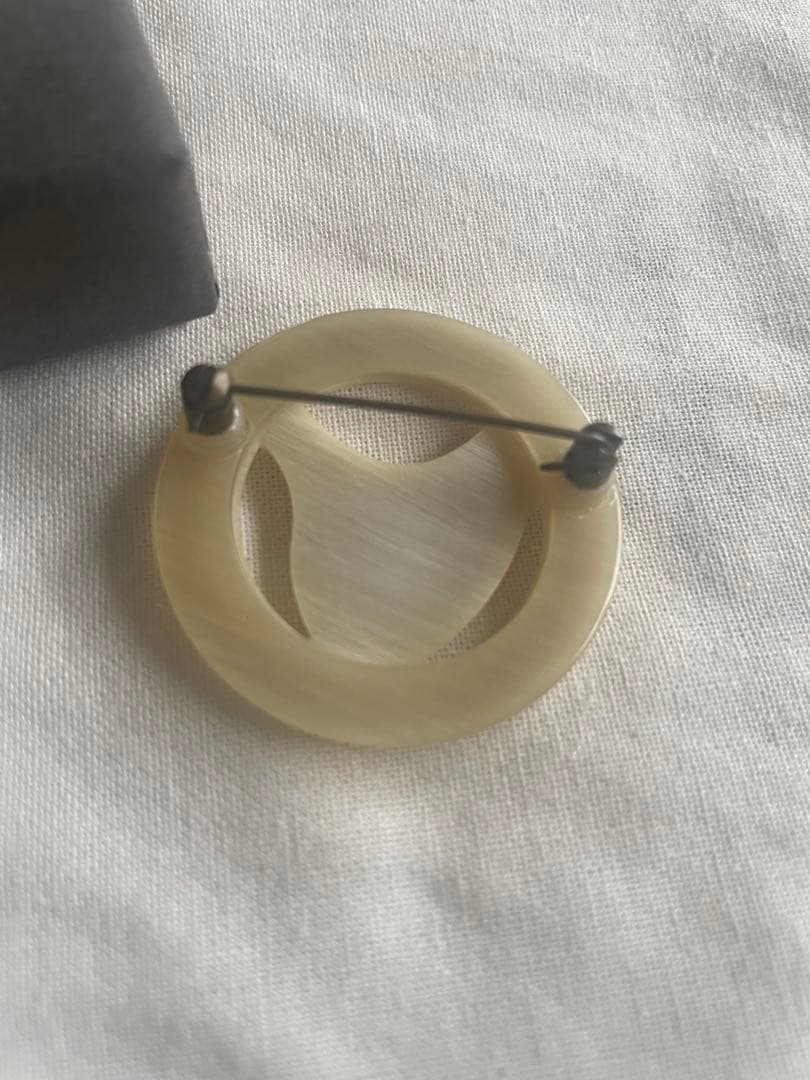 minä perhonen toriブローチ