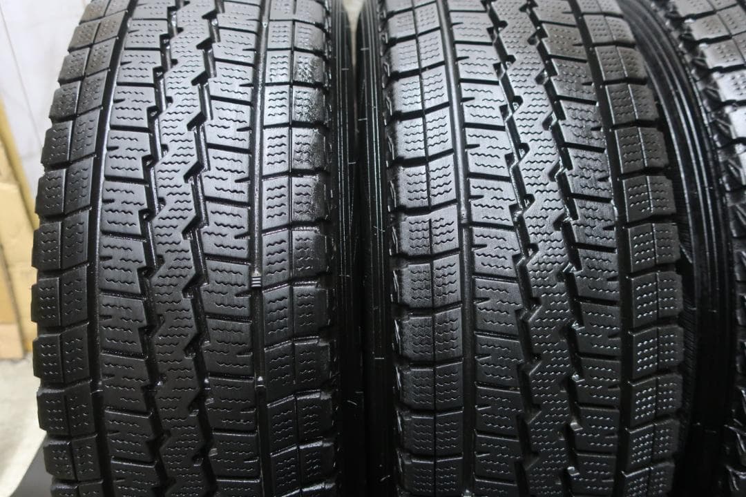 スタッドレス ダンロップ 195/80R15 バリ溝 トヨタ 200 ハイエース