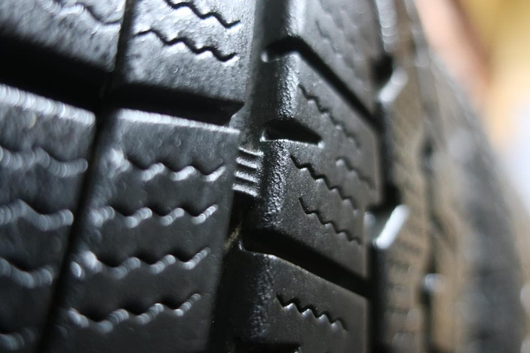 スタッドレス ダンロップ 195/80R15 バリ溝 トヨタ 200 ハイエース