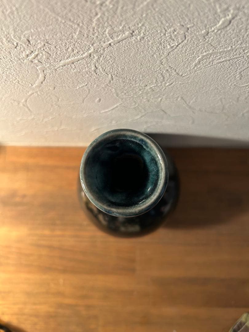 黒色 陶器製 花瓶 細長い
