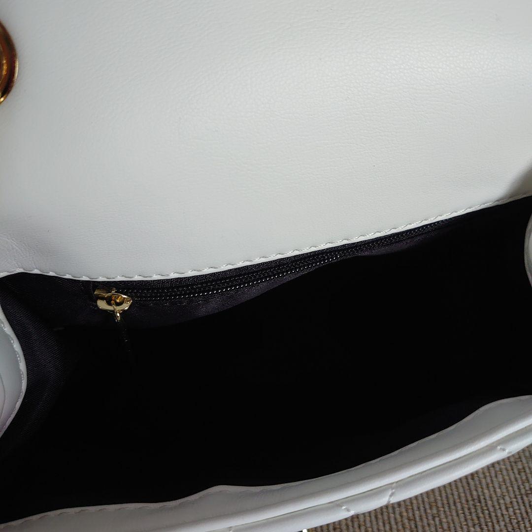 CHANEL ノベルティホワイト キルティング ショルダーバッグ